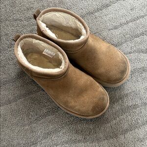 UGG Classic Ultra Mini Platform Boots Size 8
